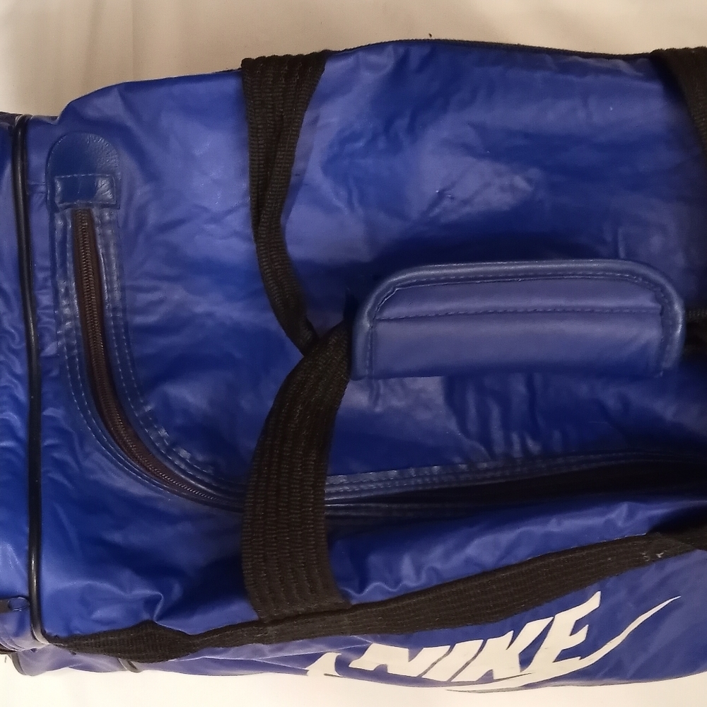 Vintage Nike soccer duffle bag - Picture 2 of 16
